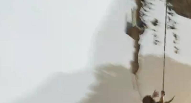 《古墓丽影：暗影》古墓丽影暗影绳索怎么松手？