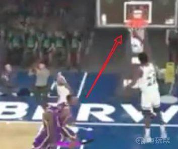 《NBA 2K21》怎么空中接力？