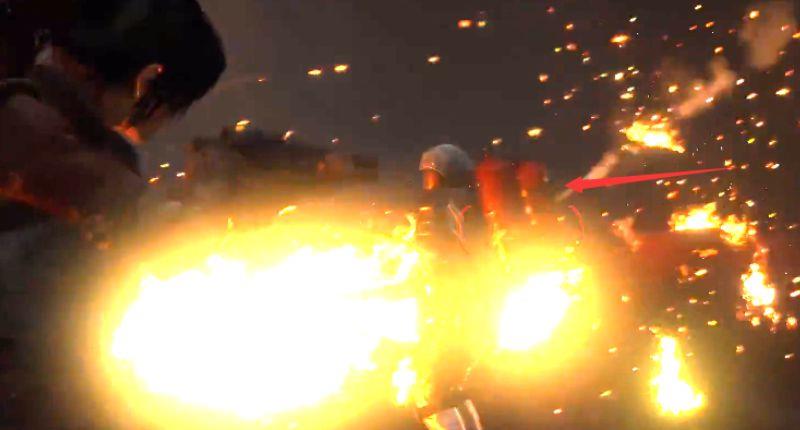 《古墓丽影：崛起》古墓丽影10喷火兵怎么打？