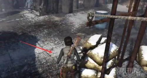 《古墓丽影：崛起》绳索怎么跳下来？