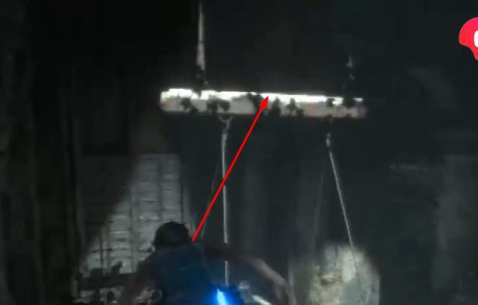 《古墓丽影：崛起》怎么抓住横梁？